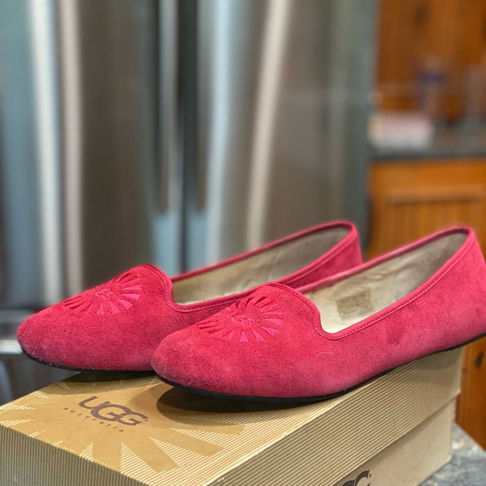 Brand: Ugg Model: W alloway Color: red Size: 9